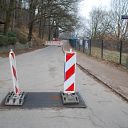 Falkensteiner Ufer, barrier, traffic sign, place-name sign, fence, gastronomy